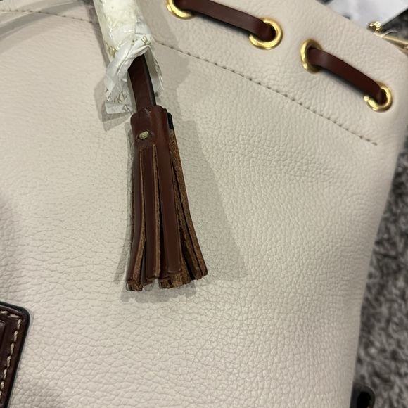 NWT Dooney & Bourke cream and brown leather purse. - Picture 3 of 9